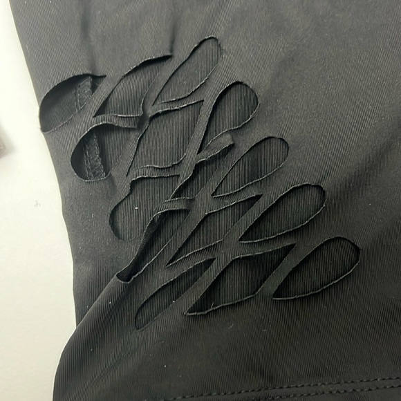 β¨4π $20 β¨ Bundle of 3 crop tops stretch top set black grey small medium - Picture 6 of 14